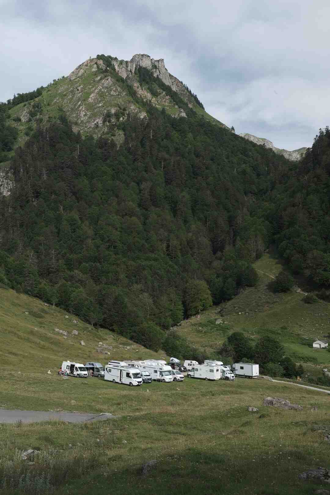 Puis-je vivre dans une caravane sur mon terrain ?